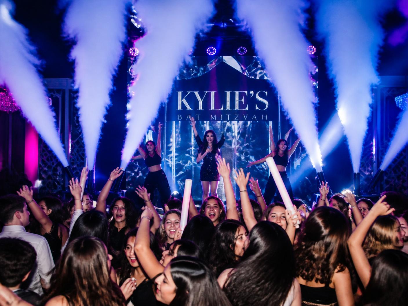 Cold sparks special effect at a refined luxury celebration