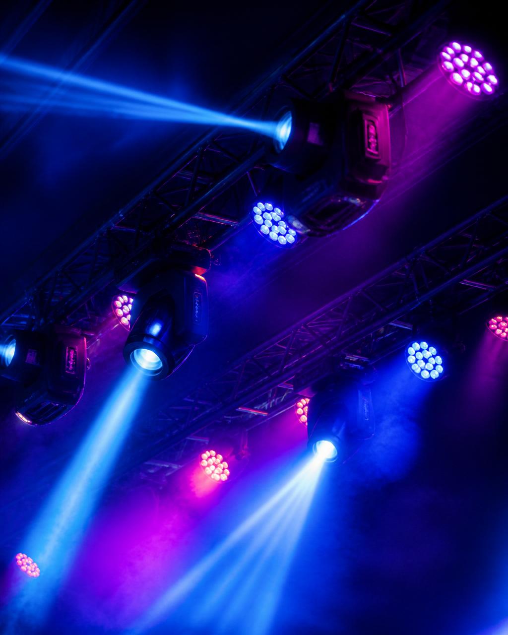 Professional intelligent lighting beams on a truss